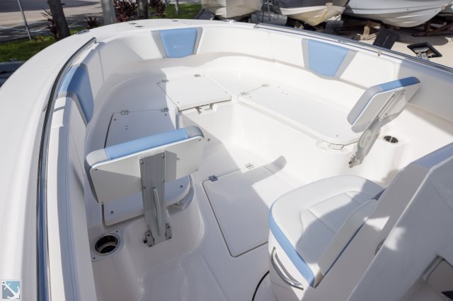 New 2024 Robalo R250  Boat for sale